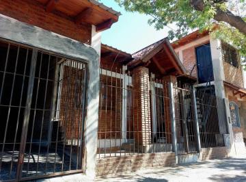 Casa · 180m² · 8 Ambientes · 1 Cochera · Century 21 López Vende Amplia Propiedad, Casa con Salón y Departamento Independiente en Guaymallén