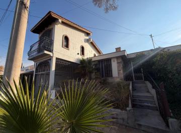 Casa en Venta de 8 ambientes · Casa + Departamento en Venta Barrio Sanidad.