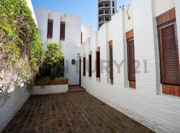 Casa · 219m² · 7 Ambientes · 3 Cocheras · Casa en Venta Calle 45 E/ 19 y 20 - La Plata