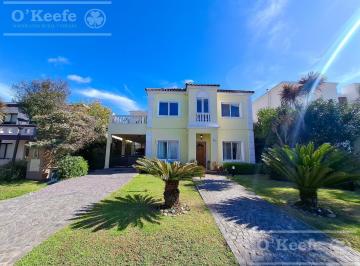 Casa · 155m² · 5 Ambientes · 2 Cocheras · Casa en Venta Altos de Hudson 1 Berazategui con Piscina