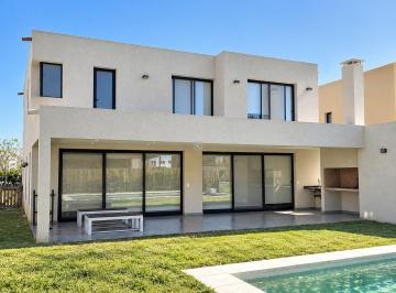 Casa · 230m² · 5 Ambientes · 1 Cochera · Casa en Venta en Lagoon, Pilar, G. B. a. Zona Norte