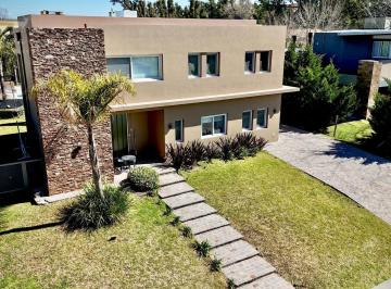 Casa · 832m² · 6 Ambientes · 2 Cocheras · Casa de 4 Ambientes en Venta en La Reserva Cardales
