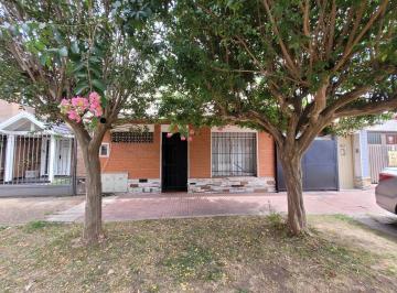 Casa · 106m² · 3 Ambientes · 1 Cochera · P. H. Tipo Casa 3 Ambientes