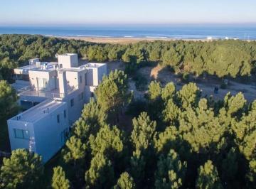 Casa · 385m² · 8 Ambientes · 1 Cochera · Casa en Venta en Costa Esmeralda Maritimo 2 con Vista Al Mar