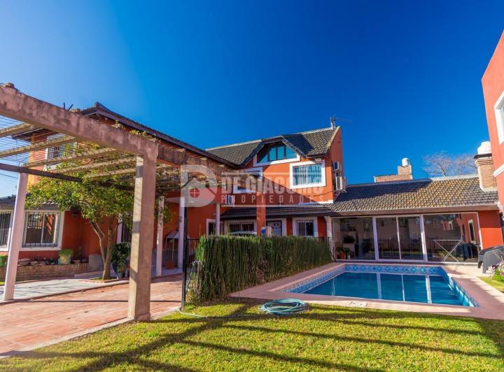 Casa · 531m² · 4 Ambientes · 6 Cocheras