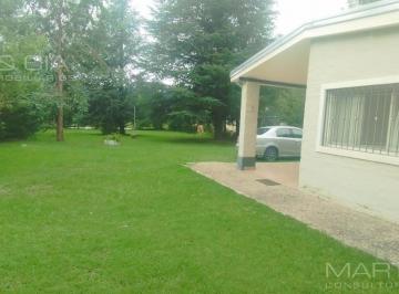 Casa · 110m² · 5 Ambientes · 1 Cochera · Casa en San Clemente Sobre Ruta con Hermoso Jardín