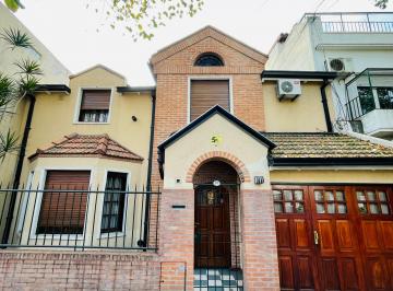 Casa de 4 ambientes, Villa Devoto · Excelente Casa 5 Ambientes con Cochera y Fondo.