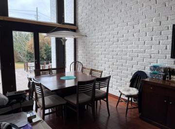 Casa · 411m² · 2 Dormitorios · 1 Cochera · Casa en Venta Barrio Dalvian