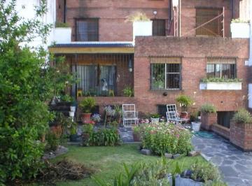 Casa · 540m² · 12 Ambientes · 1 Cochera · Casona Tipo Chalet Excelente Ubicacion en Flores