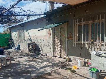 Casa · 220m² · 4 Ambientes · 1 Cochera · Greenwood Inmobiliaria Vende Casa con Grandisimo Terreno en Las Heras!