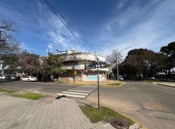 Casa · 170m² · 6 Ambientes · 1 Cochera · Casa en Venta, PH en Esquina, Hipolito Yrigoyen y Av Freyre
