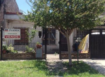 Casa · 65m² · 4 Ambientes · 1 Cochera · Casa a 150 m de Pte. Peron en Jose C. Paz