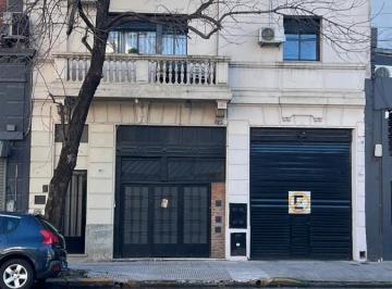 Casa · 462m² · 4 Ambientes · 1 Cochera · Casa con Garáge y Galpón en Villa Ortuzar. Múltiples Destinos. Muy Bien Ubicada, Mucha Luz!