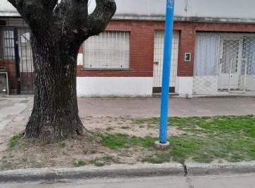 Casa · 130m² · 3 Ambientes · Casa con Local en Venta en El Centro de Escobar