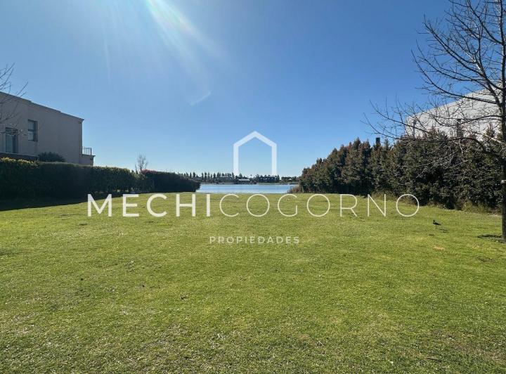 Terreno · 947m²