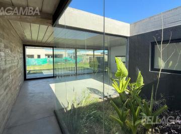 Casa · 116m² · 4 Ambientes · 1 Cochera · Casa Venta Barrio Santa Emilia 4 Ambientes Cochera