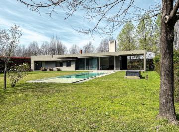 Casa · 102m² · 3 Ambientes · 1 Cochera · Casa de 2 Dorm. con Gran Jardín y Pileta en Los Alamos, Ibarlucea