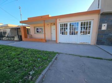 Casa · 256m² · 4 Ambientes · 1 Cochera · Casa en Venta Carcaraña