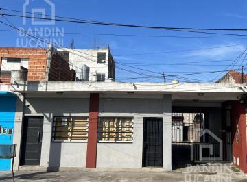 PH de 2 ambientes, Berazategui · Departamentos 6 en Berazategui en Venta/permuta en Block. Ideal Para Renta