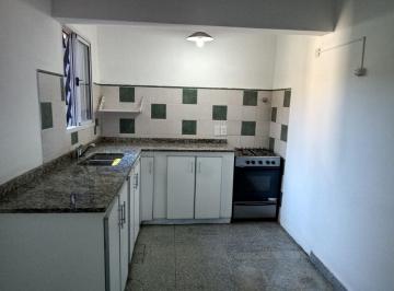 Casa · 125m² · 4 Ambientes · 1 Cochera · Chalet 2 Plantas - 3 Dormit en Temperley Este con Jardín y Cochera.
