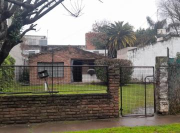 Casa · 70m² · 2 Dormitorios · 4 Cocheras · Casa de 3 Ambientes Proxima Av Ratti. Industrial o Vivienda