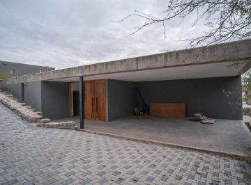 Casa · 280m² · 5 Ambientes · 2 Cocheras · Venta Casa La Cuesta en Planta Baja