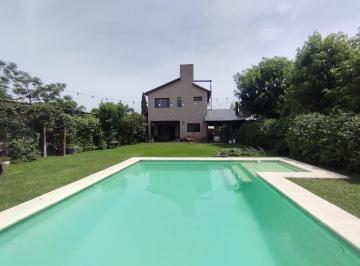 Casa · 190m² · 6 Ambientes · 3 Cocheras · Venta | Permuta - Casa de 4 Dorm. con Quincho y Piscina - Zona 5 Funes Norte, Funes.