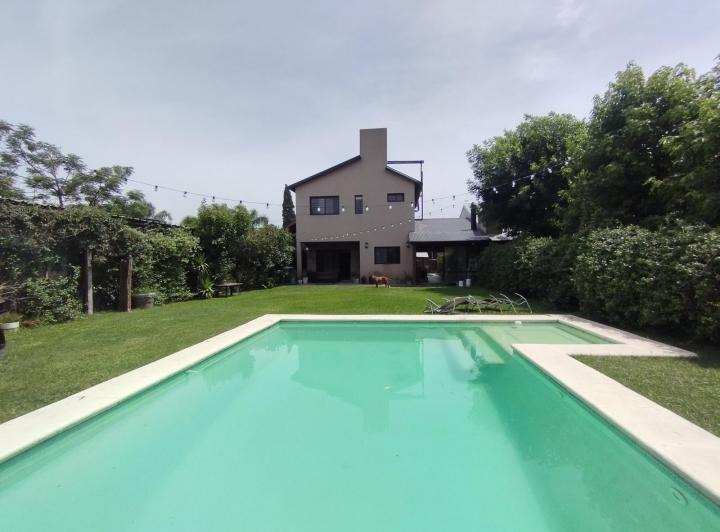 Casa · 190m² · 6 Ambientes · 3 Cocheras