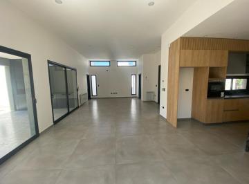 Casa · 220m² · 4 Ambientes · 1 Cochera · Las Cañitas Casa en Venta Una Planta Dos Dorm