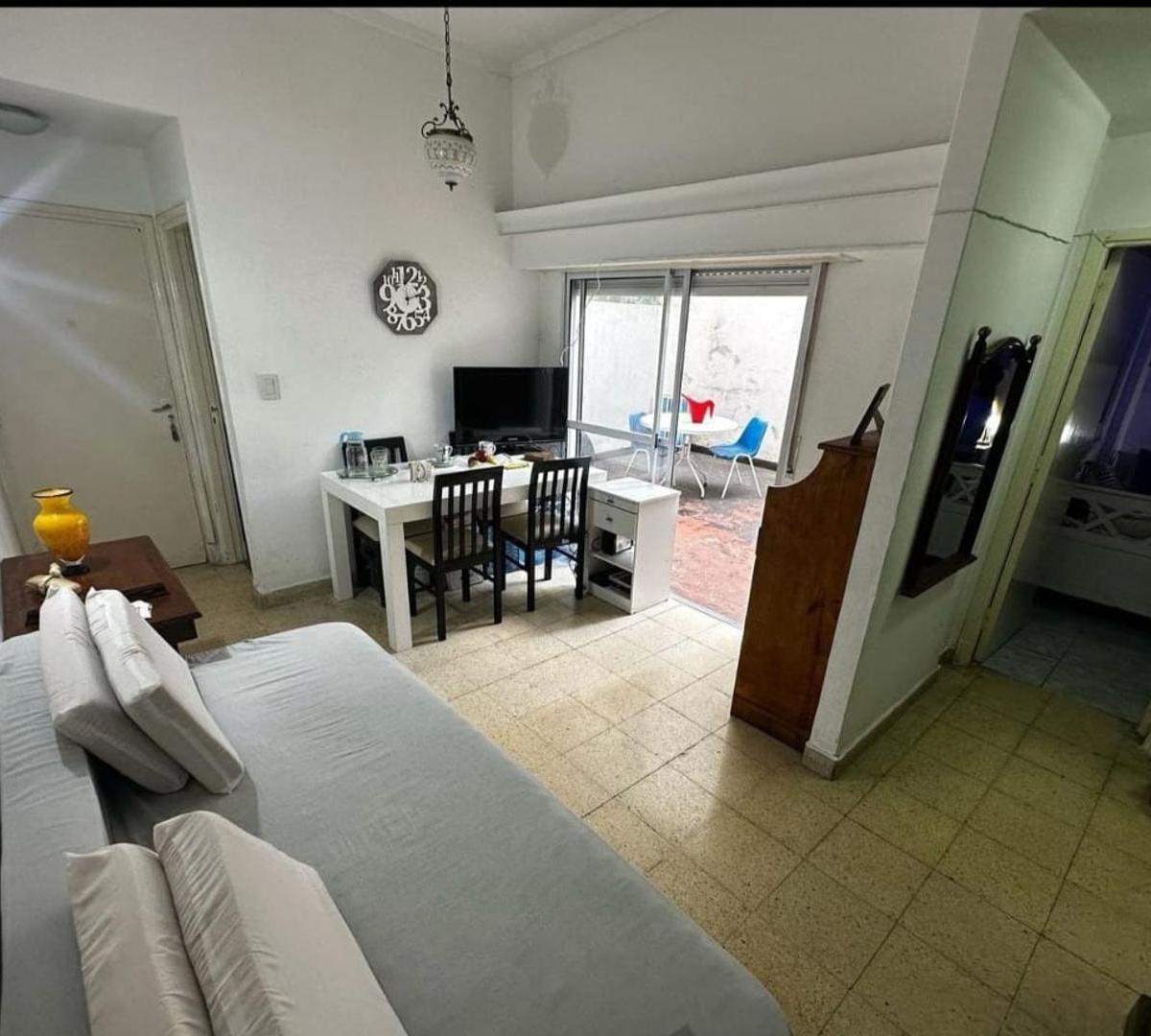 Departamento 2 ambientes planta baja con patio