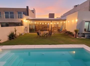 Casa · 182m² · 4 Ambientes · 2 Cocheras · Casa en Venta 3 Dorm. con Pileta en Docta Etapa 2