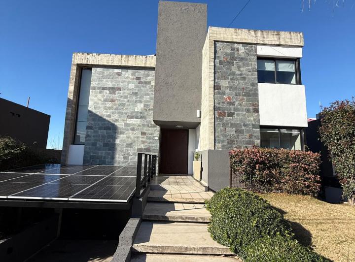 Casa · 223m² · 6 Ambientes