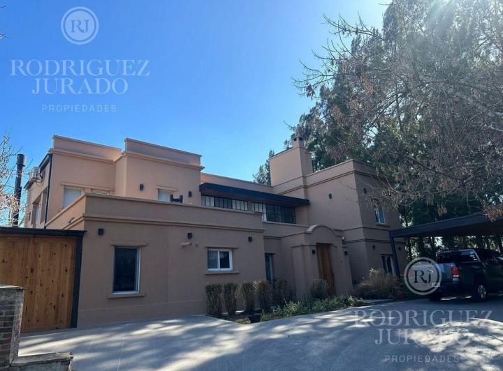 Casa · 350m² · 8 Ambientes · 2 Cocheras