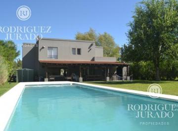 ROJ-ROJ-209_2 · Casa de Categoría Sobre Lote de 1.250 m² - Santa Catalina