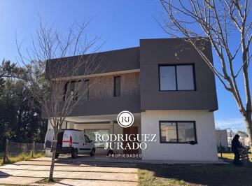ROJ-ROJ-319_2 · Casa en Venta - Santo Tomás