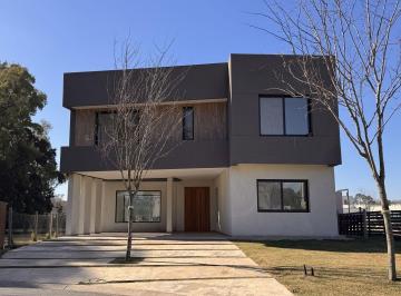 ROJ-ROJ-319_2 · Casa en Venta - Santo Tomás