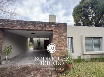ROJ-ROJ-381_2 · Casa de Primera Calidad en Barrio Cerrado, Bajas Expensas