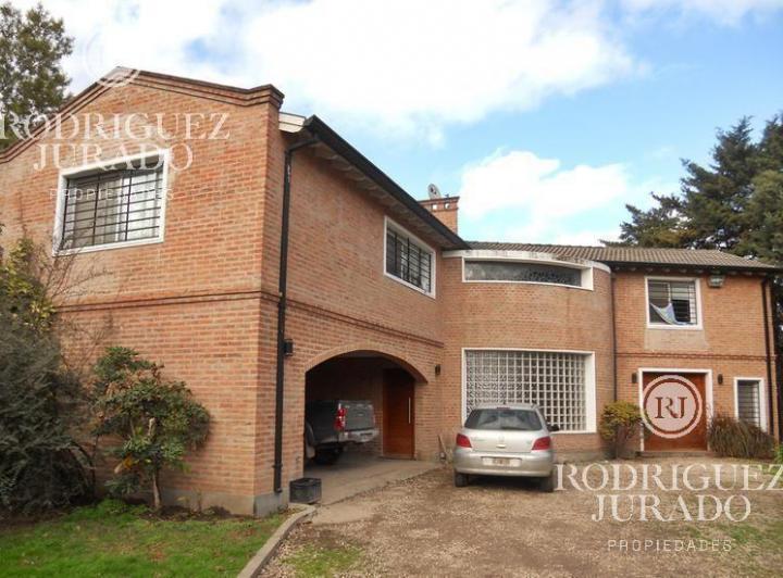 Casa · 270m² · 7 Ambientes · 2 Cocheras