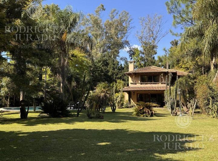 Casa · 400m² · 8 Ambientes · 2 Cocheras