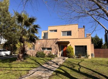 ROJ-ROJ-671_2 · Casa de 4 Dorm. en Venta en El Canton Escobar