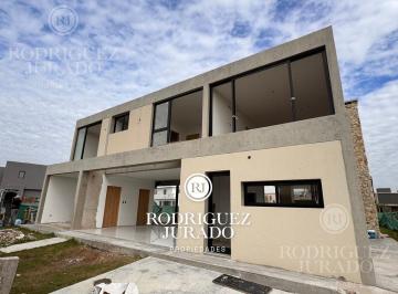 ROJ-ROJ-619_2 · Casa a Estrenar en Venta Haras Santa Maria con Financiación