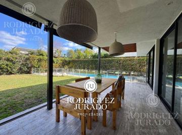 ROJ-ROJ-364_2 · Casa de Categoria en Venta Septiembre Escobar
