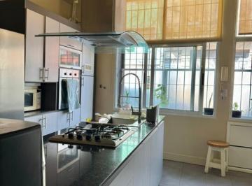 Casa · 115m² · 5 Ambientes · Hermosa Casa Reciclada a Nueva Terreno Propio con Terraza