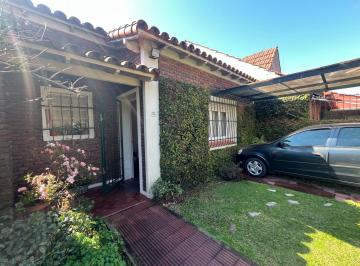 Casa · 108m² · 3 Ambientes · 1 Cochera · Jose Marmol Oportunidad Venta Chalet 2 Dorm Jardin Piscina