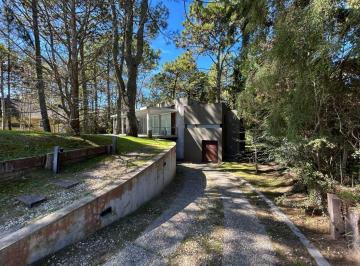 Casa · 250m² · 5 Ambientes · 1 Cochera · Casa en Alquiler en Carilo