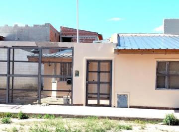 Casa de 5 ambientes, Centenario · Casa Apta Crédito en Venta en Centenario, Neuquén. Calle México Al 1.100