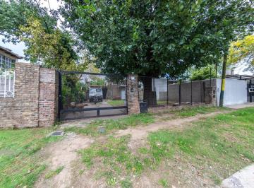 Casa · 90m² · 5 Ambientes · 1 Cochera · Casa en Fisherton