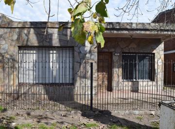 Casa · 84m² · 3 Ambientes · 3 Cocheras · Casa Venta Garin 3amb, Fondo, Jardín, Terraza Loza, 1 Cuadra Estación, Zona Oportunidad!