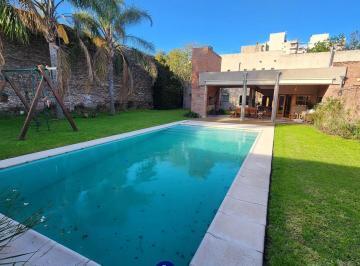Casa · 375m² · 9 Ambientes · 2 Cocheras · Casa de 4 Dorm. con Financiacion en Venta en Alberdi