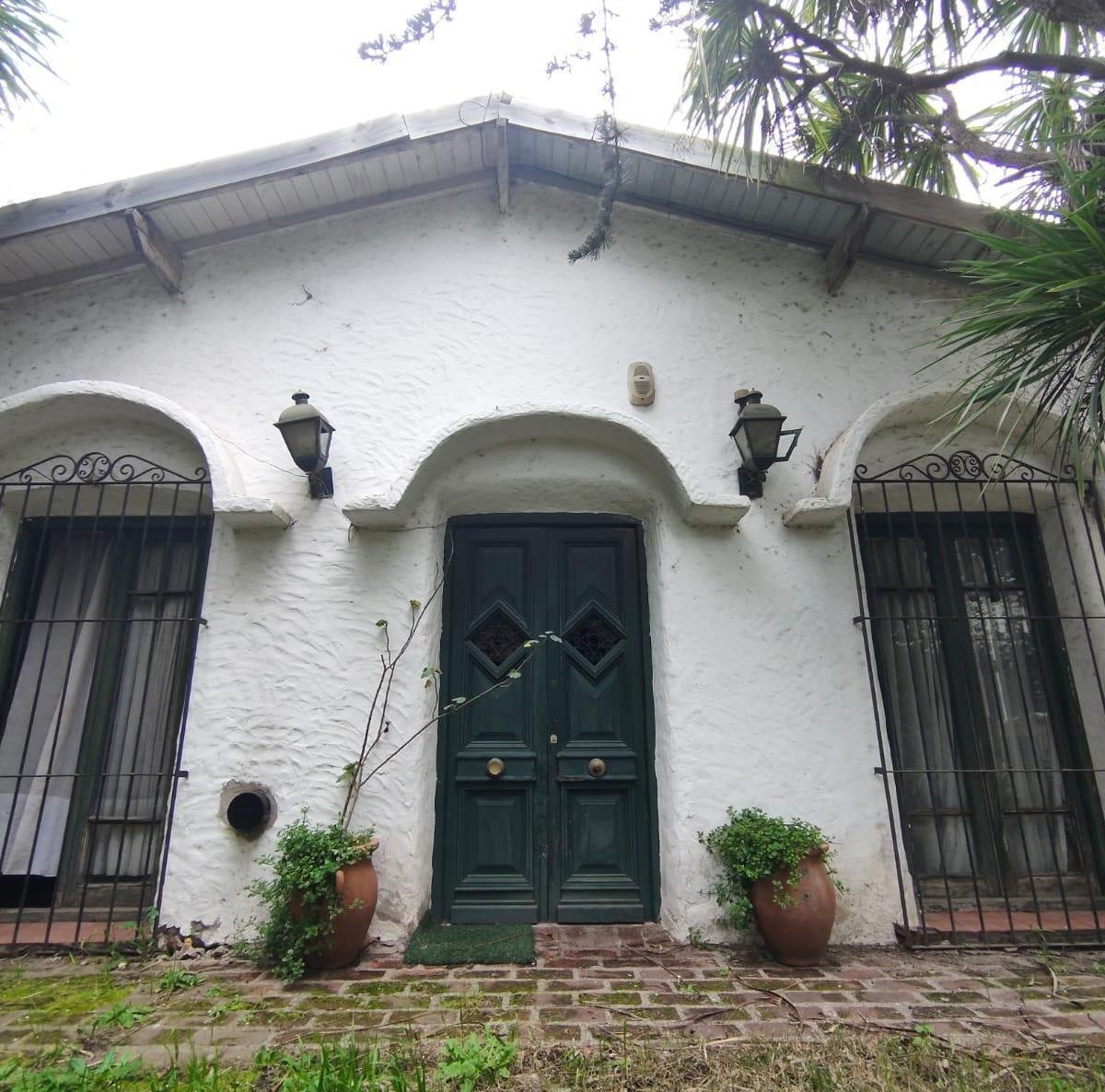 Casa 4 amb, 130m² en Grosellar con cochera y quincho